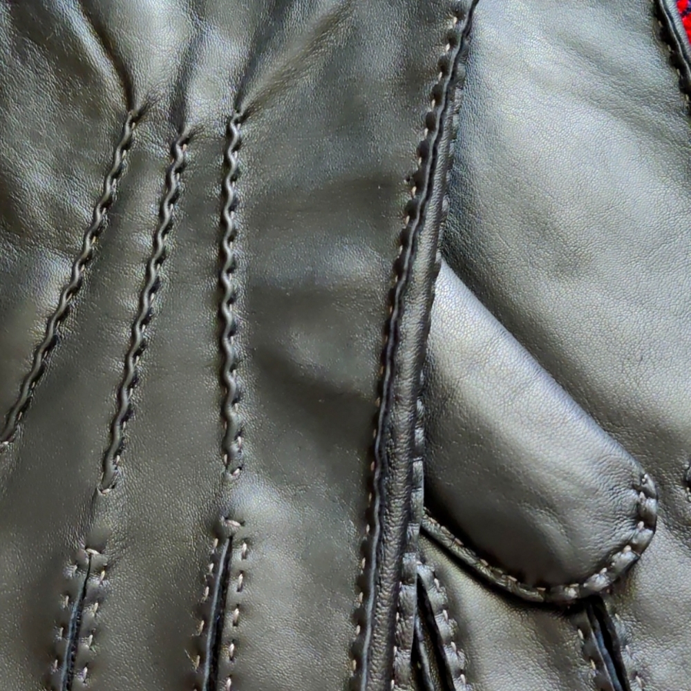Leather gloves